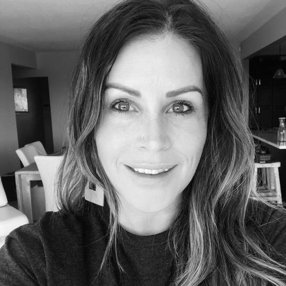 Meet your Posher, Elizabeth - Picture 2 of 2